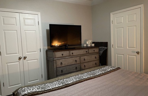 Carmel Apartment | Cozy Apartment less than a 5 minute walk from the Paladium/downtown Carmel!