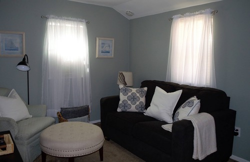 Glendora Apartment | Cozy apartment located walking distance from beautiful downtown Glendora, CA.