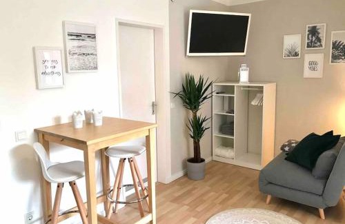 Ricklingen Apartment | Cozy Apartment near Maschsee, balcony, gardenview