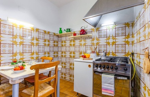 Pisa Apartment | Cozy apartment of 80 sqm, able to accommodate up to 3 people, with independent entrance located 9 minutes on foot from Pisa-Galileo Galilei Airport and 7 minutes on foot from the Central Station.The area is well connected by public transport, thanks to w
