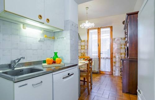 Pisa Apartment | Cozy apartment of 80 sqm, able to accommodate up to 3 people, with independent entrance located 9 minutes on foot from Pisa-Galileo Galilei Airport and 7 minutes on foot from the Central Station.The area is well connected by public transport, thanks to w