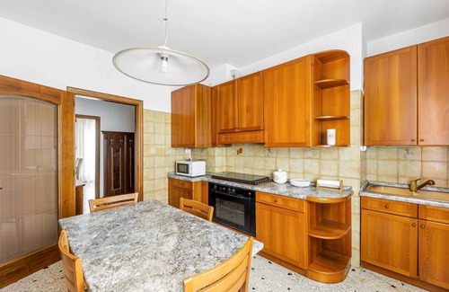 Campalto Apartment | Cozy apartment of 85 sqm located on the third floor (steps to access), can accommodate up to 6 people.The accommodation is conveniently located: just 4.5 km from Venice airport and with only 16 minutes (bus) you can reach Venice; area served by the main