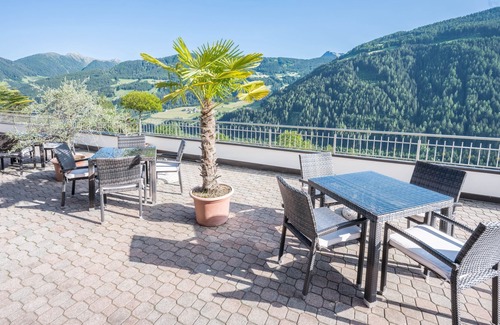 Mareta Apartment | Cozy Apartment Schneeglöckchen with Mountain View, Wi-Fi, Sauna, Terrace & Balcony; Parking Available