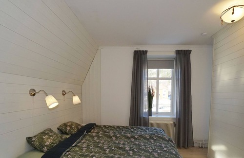 Jarvso Apartment | Cozy apartment with sliding doors and high ceilings in central Järvsö