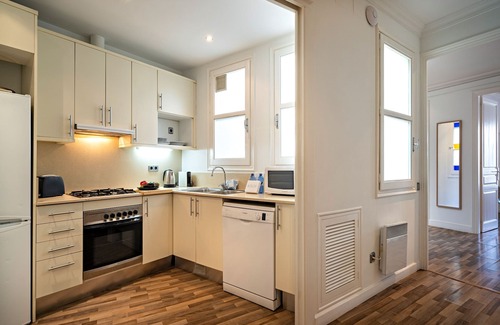 L'Antiga Esquerra de l'Eixample Apartment | Cozy apartment up to 6 guests