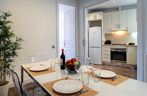 L'Antiga Esquerra de l'Eixample Apartment | Cozy apartment up to 6 guests