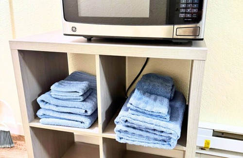 West Colorado Springs Apartment | Cozy apartment/studio with AC in Colorado Springs