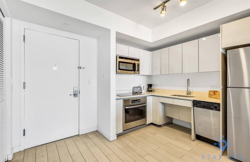 Hallandale Beach Apartment | Cozy Apartment w/Private Balcony & Amenities