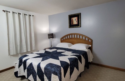 North Tonawanda House | Cozy apartment near Niagara Falls, Air Base, Airport, factory outlet mall, & NU