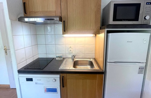 Flumet Apartment | Cozy Apartment with Balcony, Parking, and Pool at the Foot of Ski Slopes