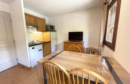 Flumet Apartment | Cozy Apartment with Balcony, Parking, and Pool at the Foot of Ski Slopes