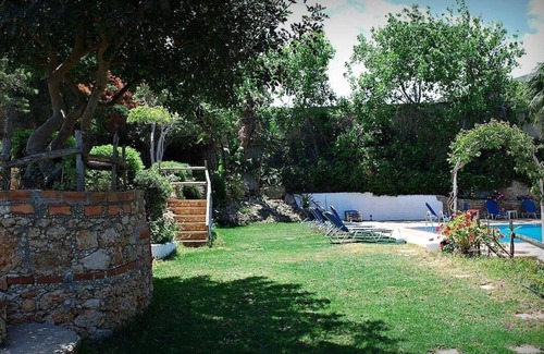 Hersonissos Centre Apartment | Cozy Apartment with garden or pool view