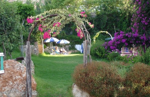 Hersonissos Centre Apartment | Cozy Apartment with garden or pool view