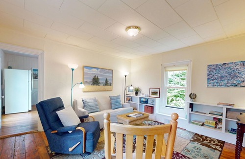 Camden Apartment | Cozy apartment with harbor view - full kitchen & washer/dryer - walk to water