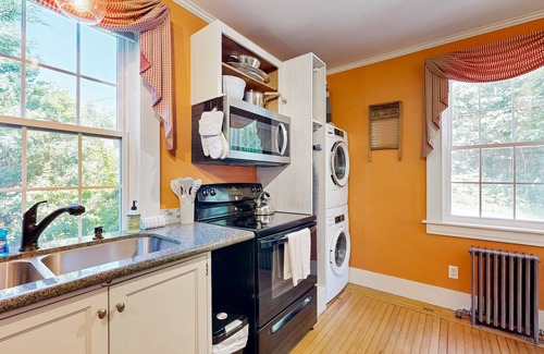 Bath Apartment | Cozy Apartment with Scenic Deck and Well-Equipped Kitchen