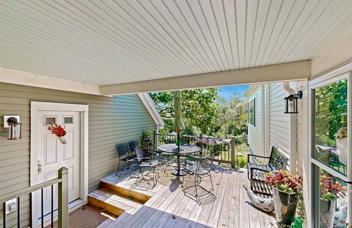 Bath Apartment | Cozy Apartment with Scenic Deck and Well-Equipped Kitchen
