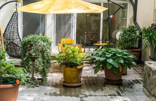 Vake Apartment | Cozy Apartment With The Inner Garden in Central Vake