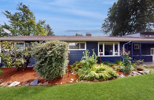 Eugene House | Cozy apartment with WiFi, streaming, kitchenette, W/D, shared backyard