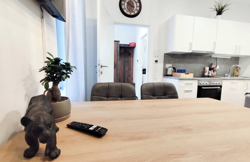 Meidling Apartment | Cozy Apartments in Central Location with Free Parking