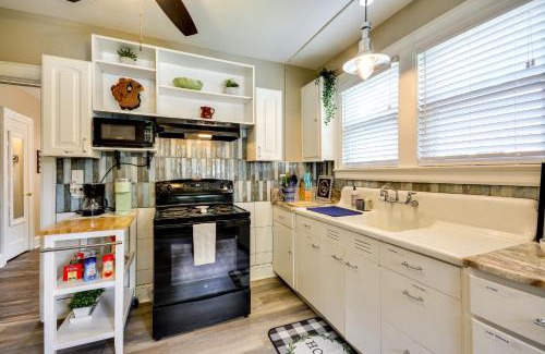 Greensboro Apartment | Cozy Apt in Downtown Greensboro with Shared Yard!