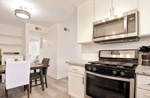Ceres Apartment | Cozy Apt-King Beds & Shared Pool