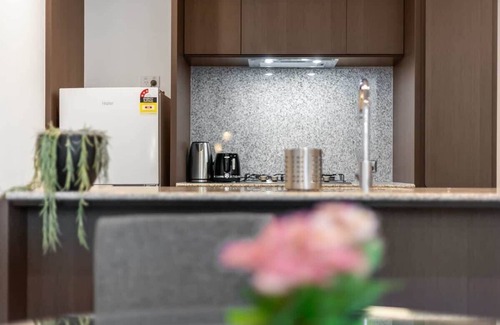 Carlton South Apartment | Cozy Apt, Only a 5-min Walk to Victoria Market