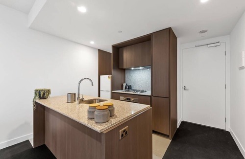 Carlton South Apartment | Cozy Apt, Only a 5-min Walk to Victoria Market