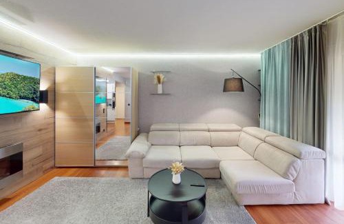 Les Baumettes Apartment | Cozy Apt with Balcony - 5 min to the Beach