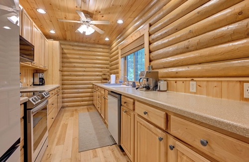 Arkdale Cabin | Cozy Arkdale Wood Cabin Near Petenwell Lake!