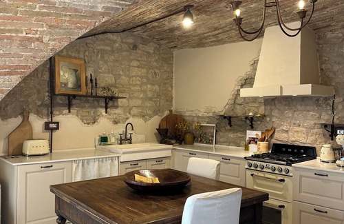 Todi Apartment | Cozy, Artistic One-Bedroom Retreat in Todi- Ground Floor Charm at Nido di Gufi