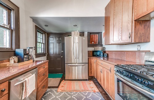 Atlanta House | Cozy artsy bungalow in Downtown ATL