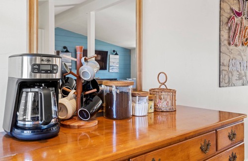 Oakley House | Cozy Asheville Home/Hot Tub/Fire Pit! Discount for week-long stays!