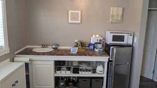 Flour Bluff Apartment | Cozy B- condo in charming Corpus Christi with WiFi, AC near Laguna Madre