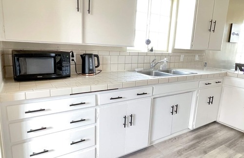 El Monte House | Cozy back house w/self checking in the heart of LA Full Kitchen, Wifi