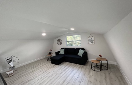 Orange City House | Cozy Barndominium 1Bdm/1Bth+loft