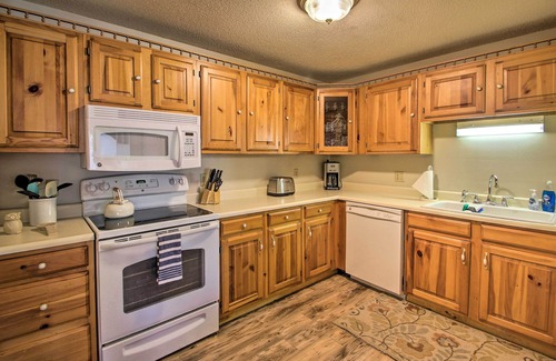 Bartlett Condo | Cozy Bartlett Condo: 1 Mi to Attitash Ski Resort!