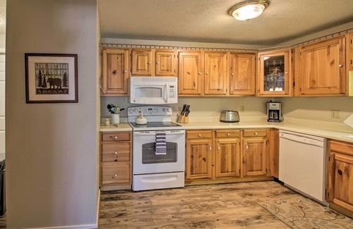 Bartlett Condo | Cozy Bartlett Condo: 1 Mi to Attitash Ski Resort!
