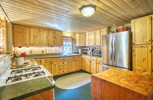 Allenspark Cabin | Cozy basecamp for mountain town adventure, outside deck, near Estes Park & RMNP