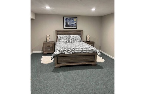 Waldorf House | Cozy basemen/ apartment super close to different entrainment.