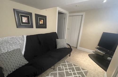 Durham Region Apartment | Cozy Basement