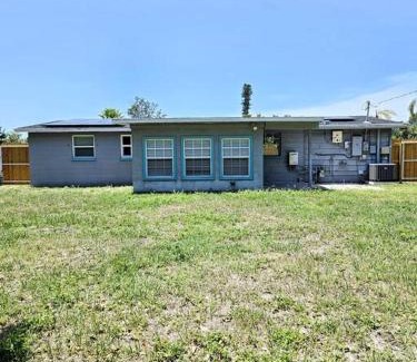Bayshore Gardens House | Cozy Bayshore Garden 3 BR House close to IMG