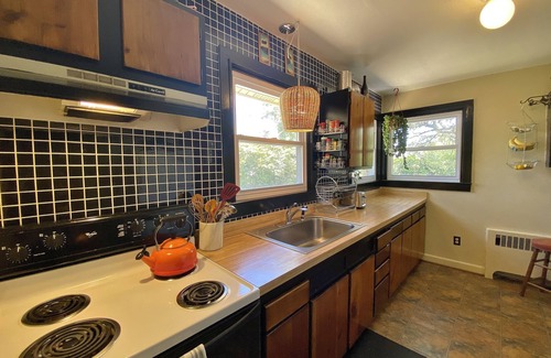 Northeast Virginia Beach House | Cozy Beach Bungalow 1 block from the ocean!
