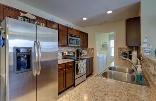 Holly Ridge Condo | Cozy Beach Condo/5 min to beach, Pet friendly!