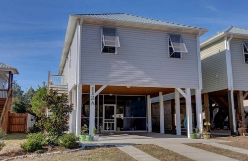 Holly Ridge Condo | Cozy Beach Condo/5 min to beach, Pet friendly!