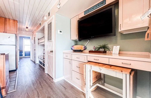 Carolina Beach Condo | Cozy Beach Condo Sleeps 6 POOLn