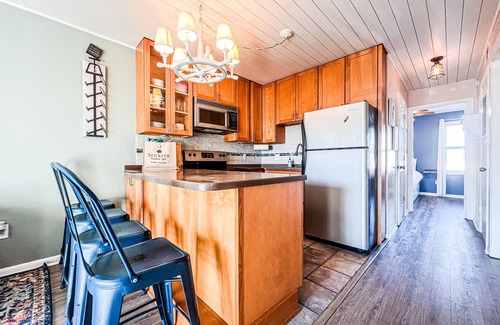 Carolina Beach Condo | Cozy Beach Condo Sleeps 6 POOLn