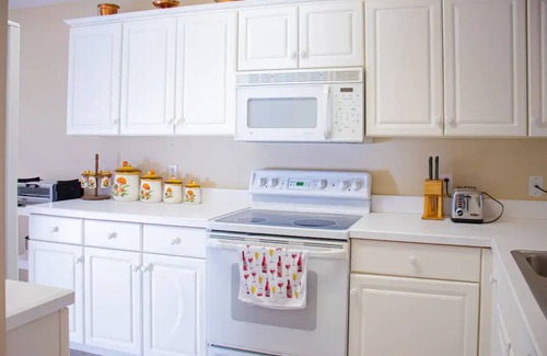 Fort Pierce Shores Condo | Cozy Beach Condo w/Workspace, Great WiFi, Paddle Boards, Canoe, Gym, Pool & Spa