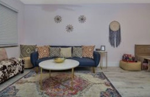 Parrot Cove Cottage | Cozy Beach Cottage in Lake Worth