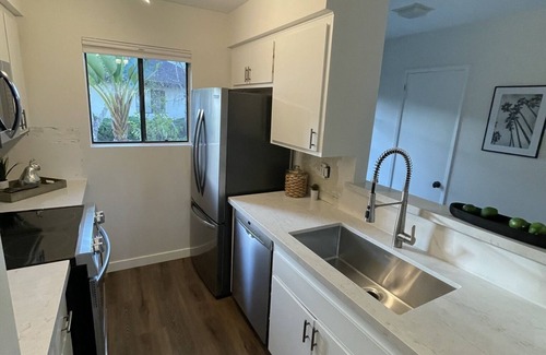 Alta Mesa Condo | Cozy Beach Get-away with Awesome City and Mountain Views