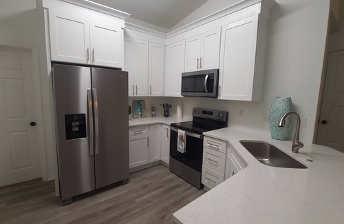 Seaspray House | Cozy Beach House!Best location.Community pool and beach access.near shopping